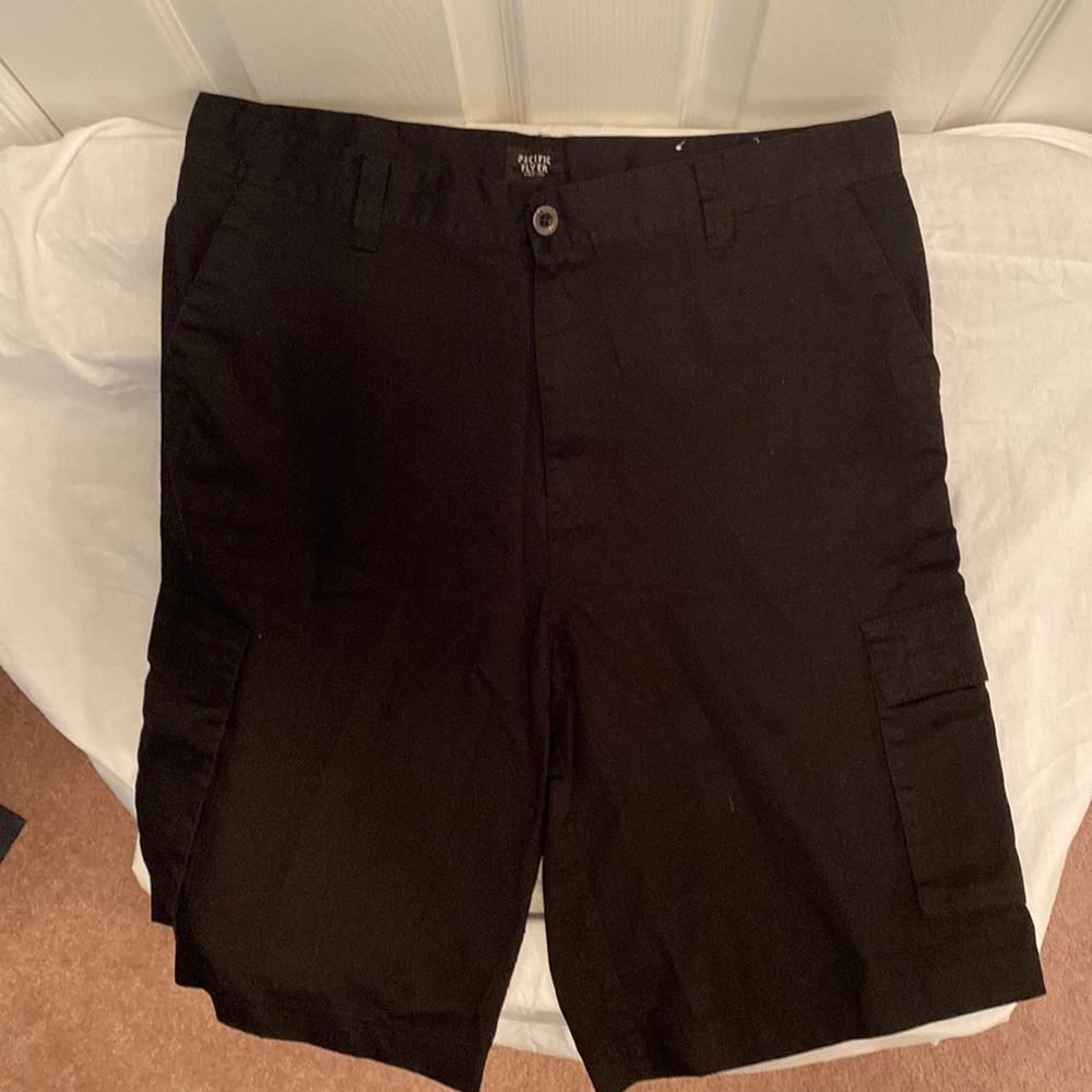 Pacific Flyer Mens Black Cargo Shorts…size 36